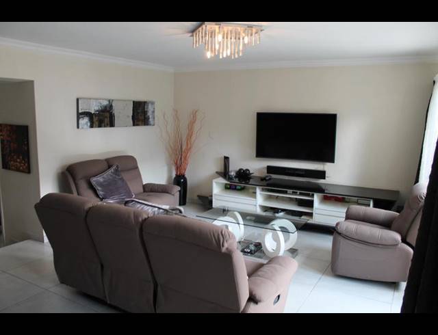 3 BEDROOM TOWNHOUSE FOR SALE IN BRUMA